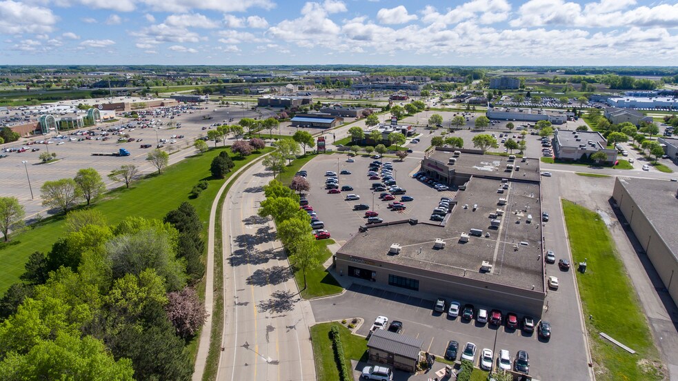 More Photos Of 1809-1859 Adams St, Mankato Storefront For Lease