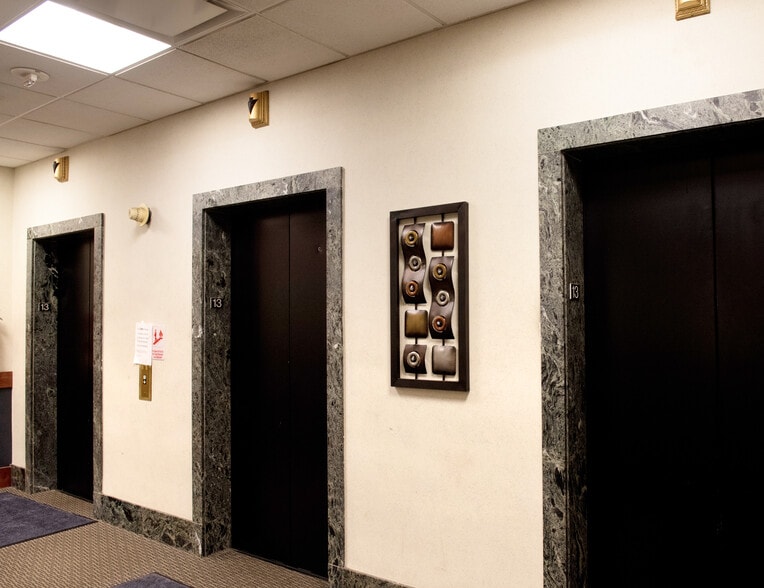More Photos Of 6 W Federal St, Youngstown Office For Sale