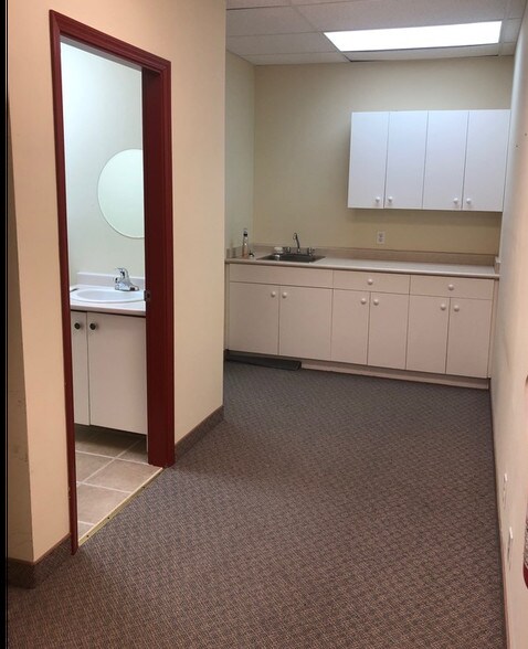 More Photos Of 3242 Westwood St, Port Coquitlam General Retail For Sale