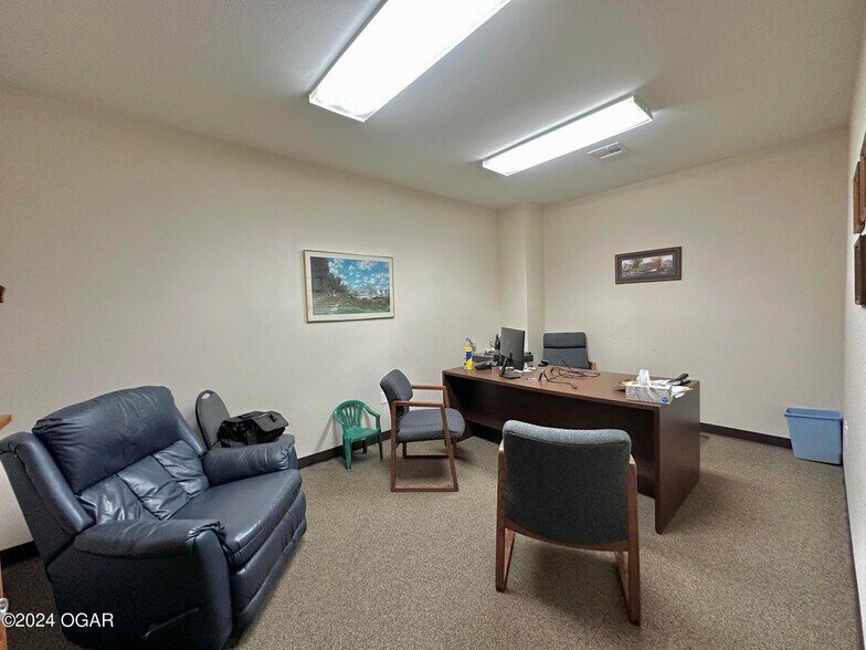 More Photos Of 2702 Cunningham Ave, Joplin Medical For Lease