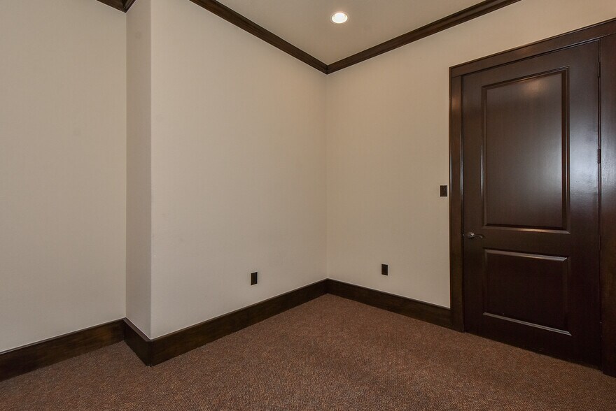 More Photos Of 12807 Haynes Rd, Houston Unknown For Lease