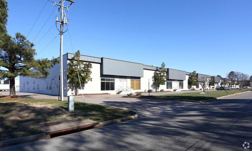 More Photos Of 4300-4326 Eubank Rd, Richmond Distribution For Lease