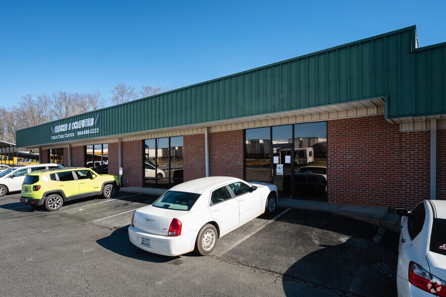 More Photos Of 424 Hyatt St, Gaffney General Retail For Lease