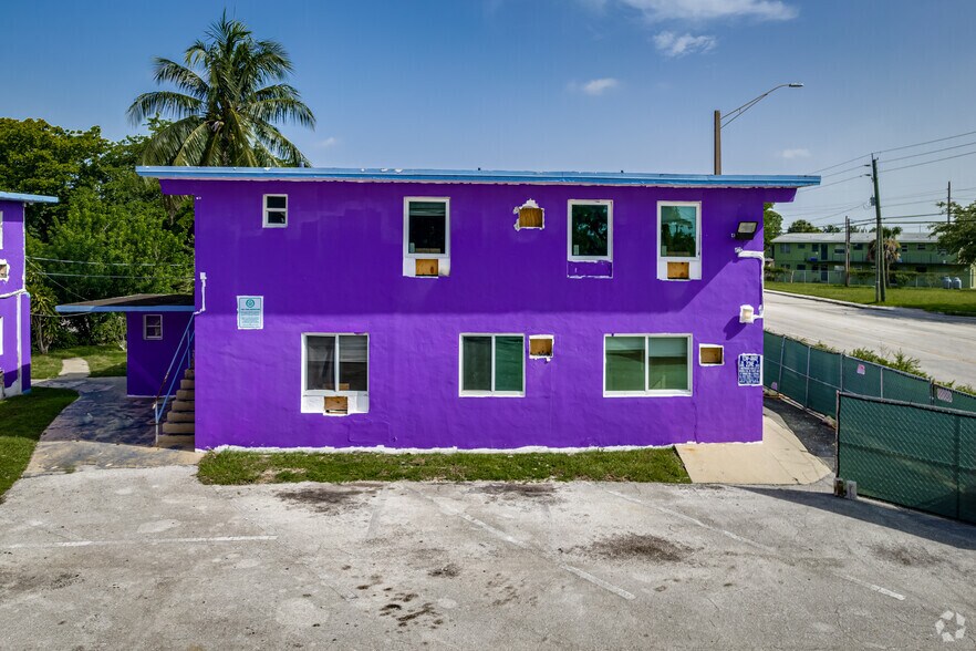 More Photos Of 825 NW 27th Ave, Fort Lauderdale Hotel For Sale
