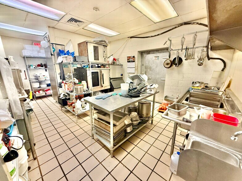 More Photos Of 1700 Fredrick Ln, Normal Restaurant For Sale