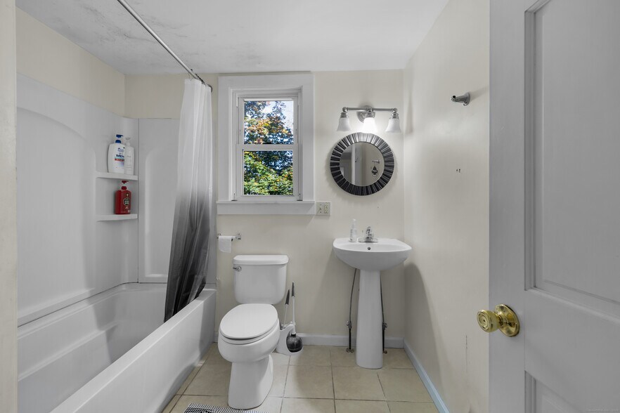 More Photos Of 93 Elm St, Old Saybrook Restaurant For Sale