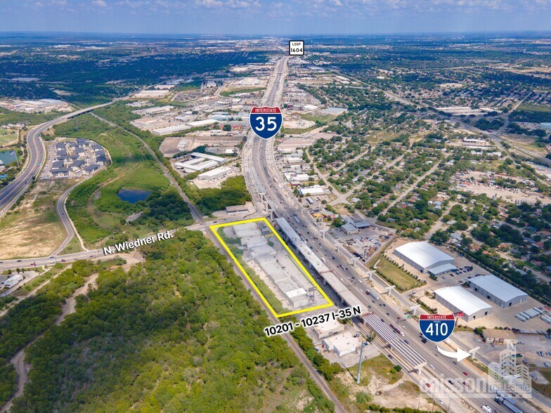 More Photos Of 10201-10237 N IH 35, San Antonio Showroom For Lease