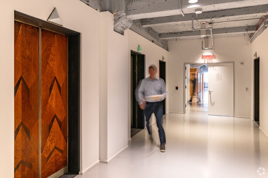 More Photos Of 405 Lexington Ave, New York Coworking Space