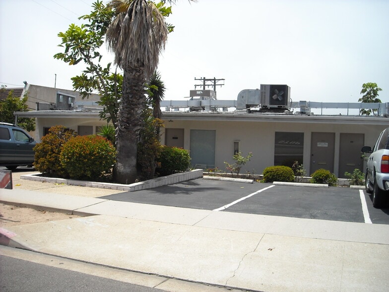 More Photos Of 2100 N Sepulveda Blvd, Manhattan Beach Office For Lease