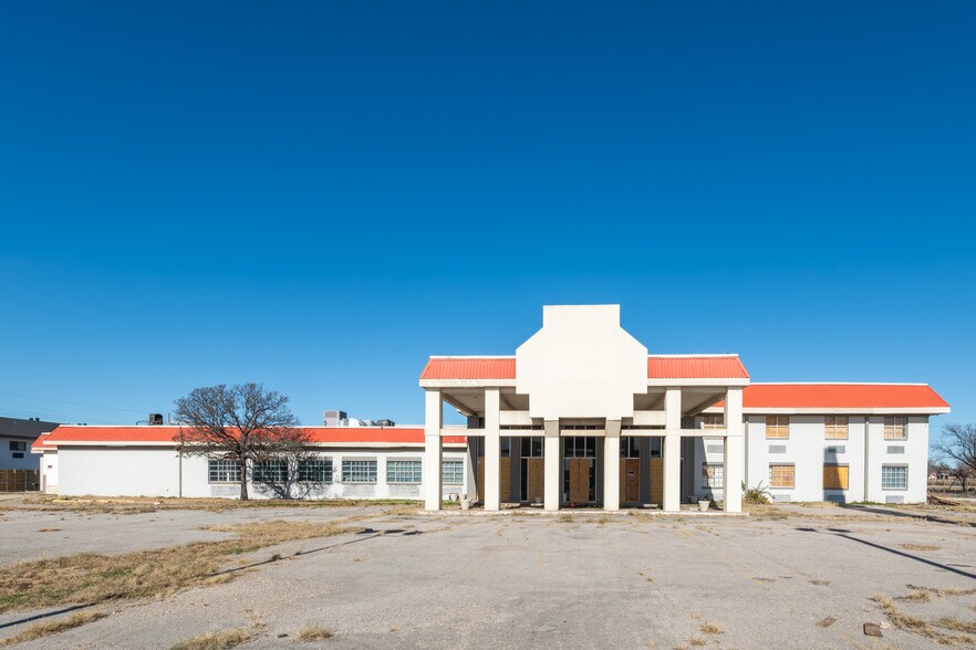 More Photos Of 2915 E Interstate 40, Amarillo Hotel For Sale
