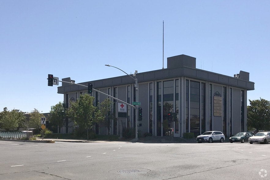 More Photos Of 1545 N Texas St, Fairfield Office For Lease
