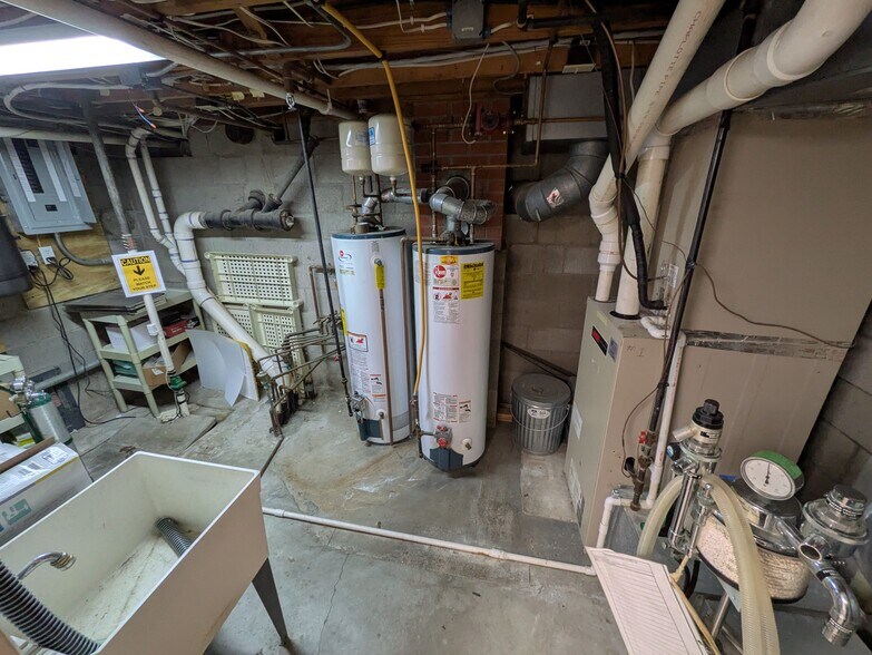 More Photos Of 2527 W Dublin Granville Rd, Columbus Veterinarian Kennel For Sale