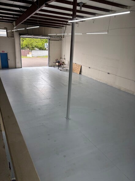 More Photos Of 163 SW Freeman Ave, Hillsboro Warehouse For Lease