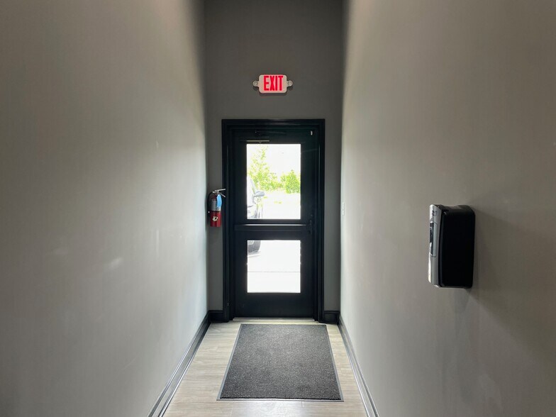 More Photos Of 840 Professional Park Dr, Clarksville Office For Lease