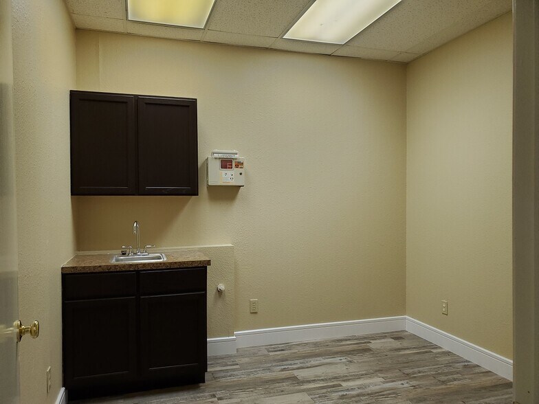 More Photos Of 2707 Bolton Boone Dr, DeSoto Medical For Lease