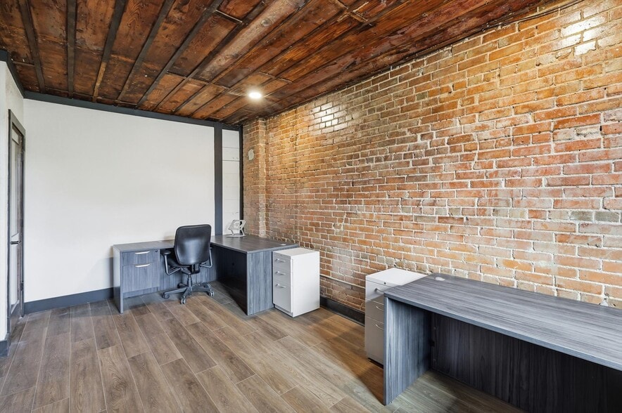 More Photos Of 1426 N Main St, Fort Worth Storefront Retail Office For Lease