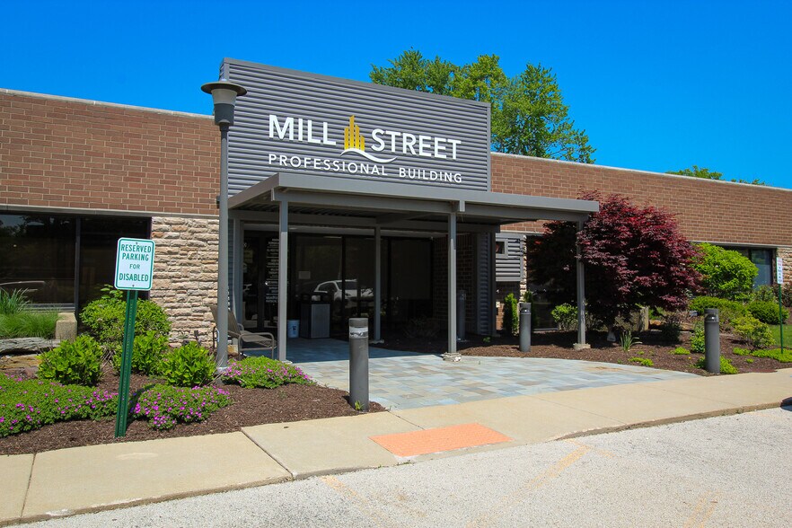 More Photos Of 1250 N Mill St, Naperville Medical For Lease