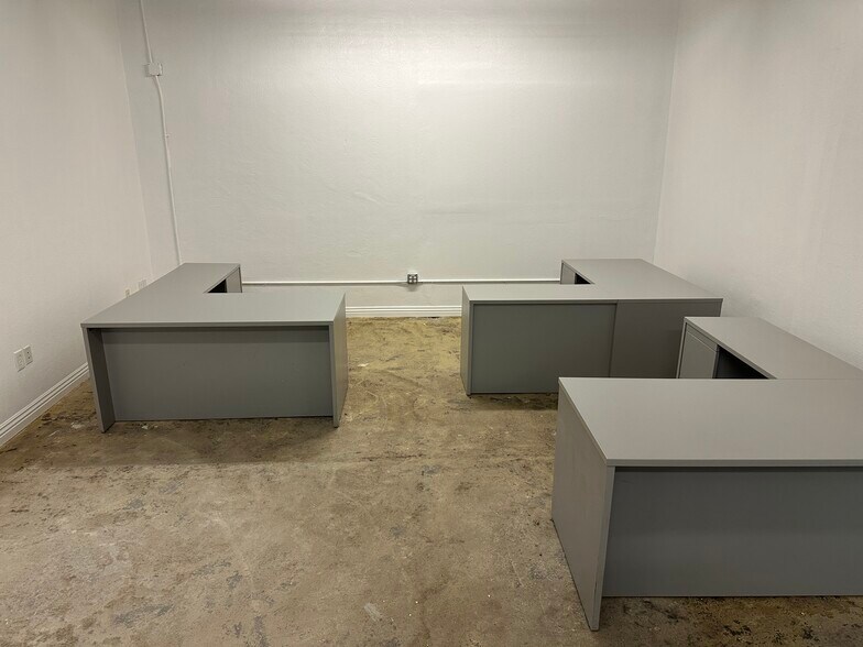 More Photos Of 212 W Magnolia Blvd, Burbank Light Distribution For Lease