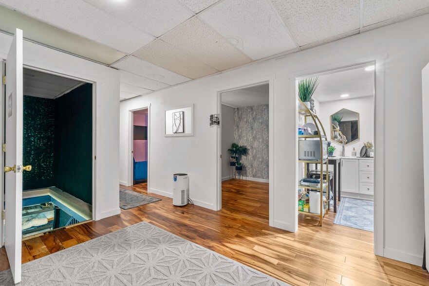 More Photos Of 615-619 4th St, Bremerton Storefront Retail Residential For Sale