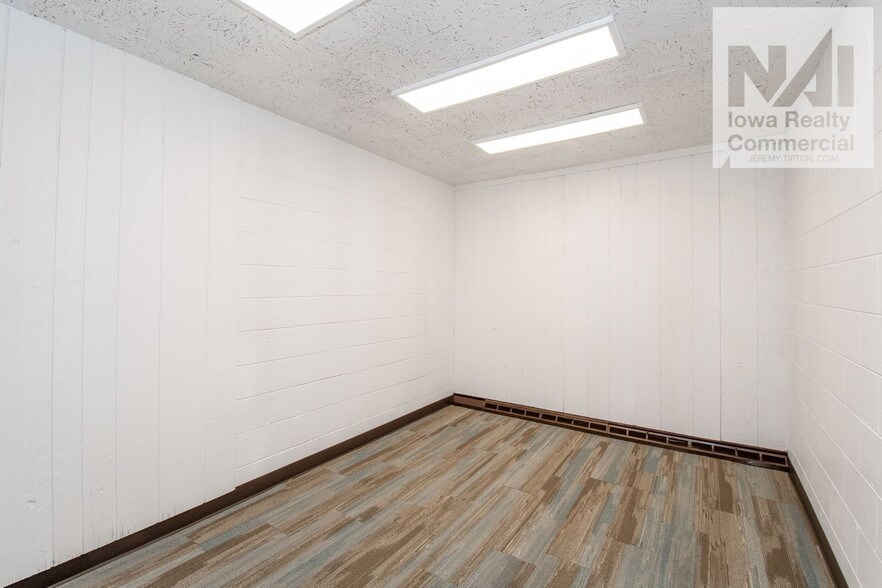 More Photos Of 115 30th Street Dr SE, Cedar Rapids Freestanding For Lease
