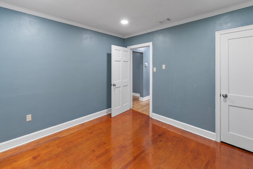 More Photos Of 2605 US Highway 80 W, Savannah Office For Sale