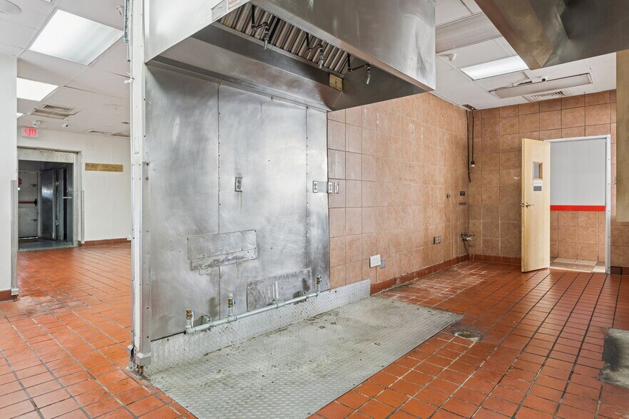 More Photos Of 6620 E Dr Martin Luther King Jr Blvd, Tampa Fast Food For Lease