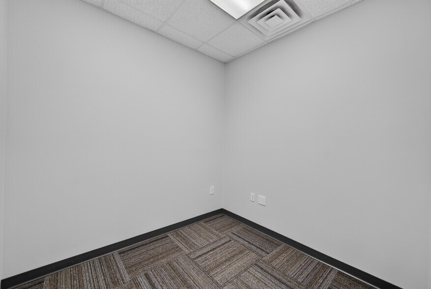 More Photos Of 514 Dabney Rd, Henderson Office For Lease