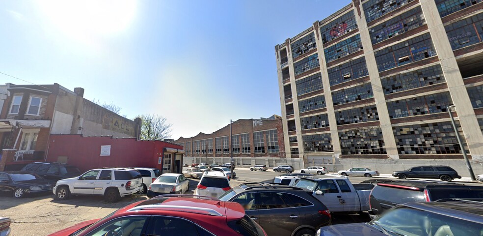 More Photos Of 2400 W Hunting Park Ave, Philadelphia Auto Salvage Facility For Sale