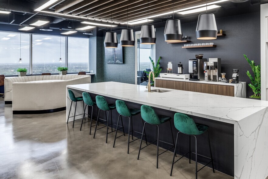 More Photos Of 24 Greenway Plz, Houston Office For Lease
