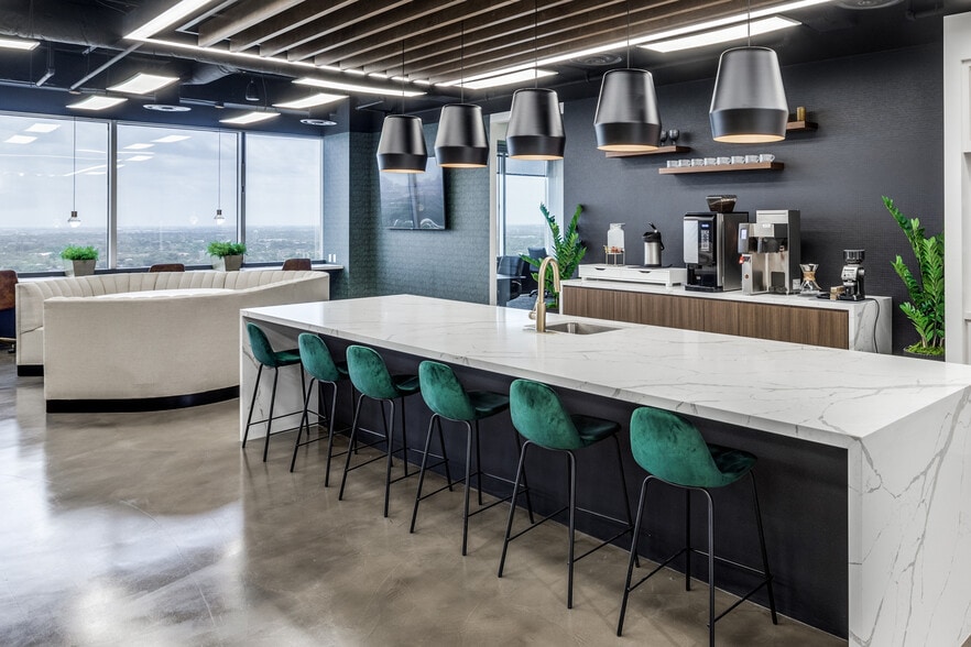 More Photos Of 24 Greenway Plz, Houston Office For Lease