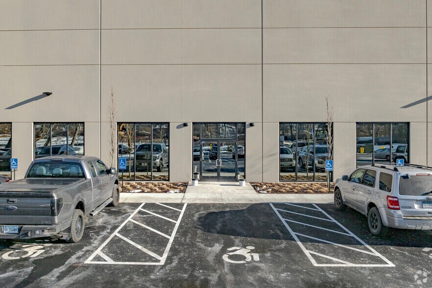 More Photos Of 300 Sub Way, Milford Warehouse For Lease