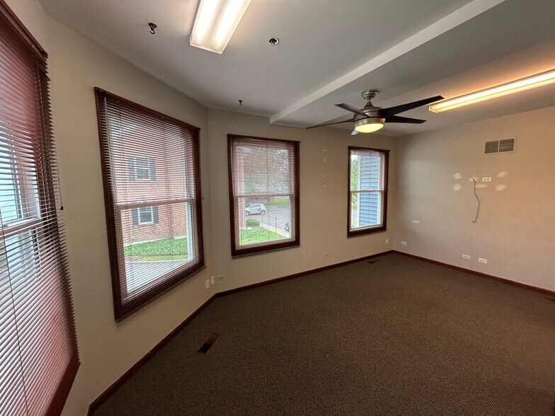 More Photos Of 564 S Washington St, Naperville Office For Lease