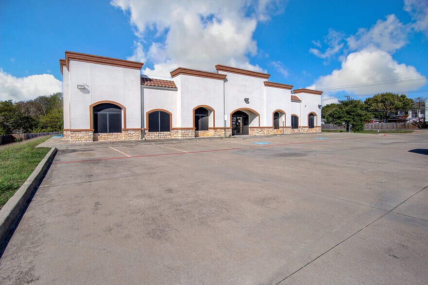 More Photos Of 720 W Nathan Lowe Rd, Arlington Medical For Sale