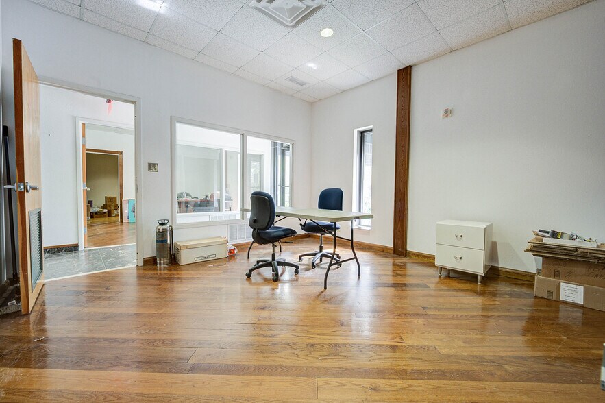 More Photos Of 7415 Eastex Freeway Plaza, Beaumont Industrial For Sale