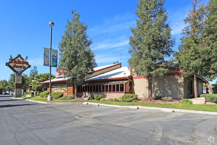 More Photos Of 2700-2780 W Shaw Ave, Fresno Unknown For Lease