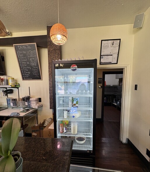 More Photos Of 3400 River Rd N, Salem Restaurant For Lease