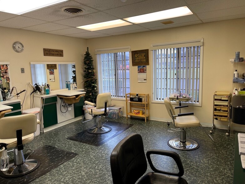 More Photos Of 304 Federal Rd, Brookfield Office For Lease