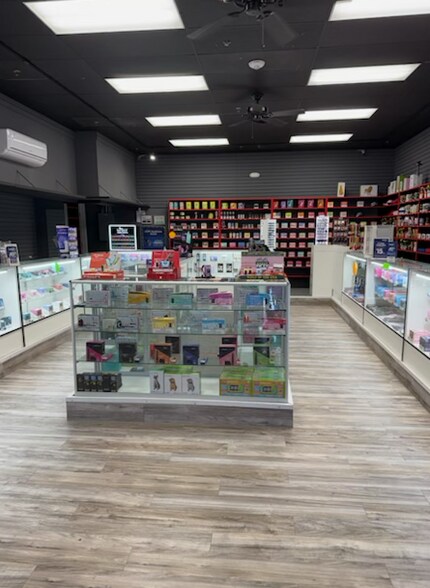 More Photos Of 312 E Main St, Grand Prairie Freestanding For Lease