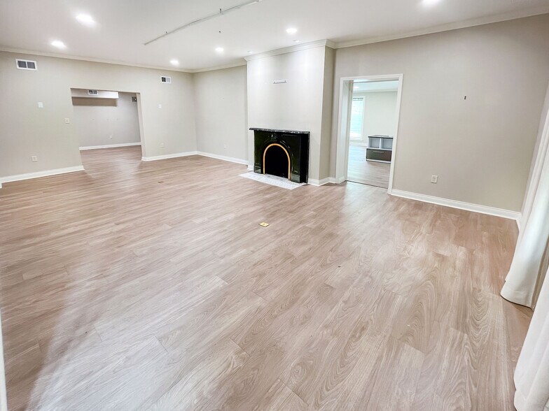 More Photos Of 10388 In-662 W, Newburgh Freestanding For Sale