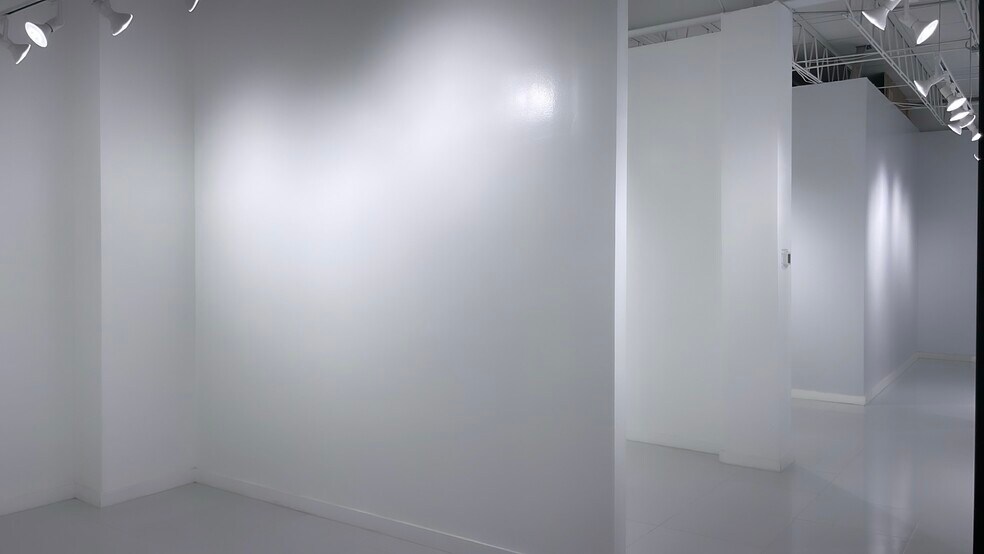 More Photos Of 8403 Westglen Dr, Houston Flex For Sale