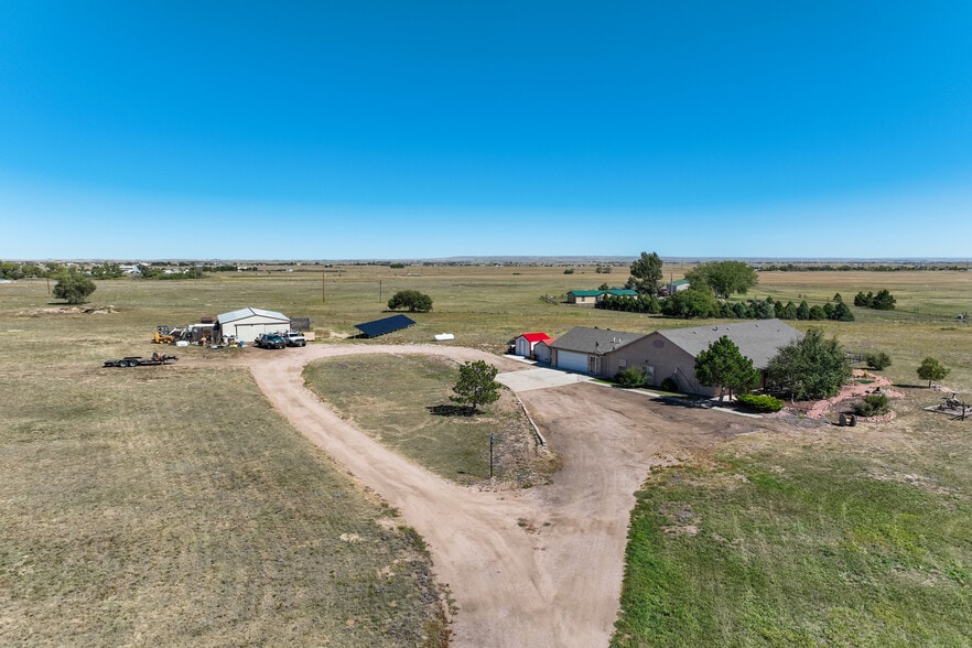 More Photos Of 9611 Curtis Rd, Peyton Flex For Sale