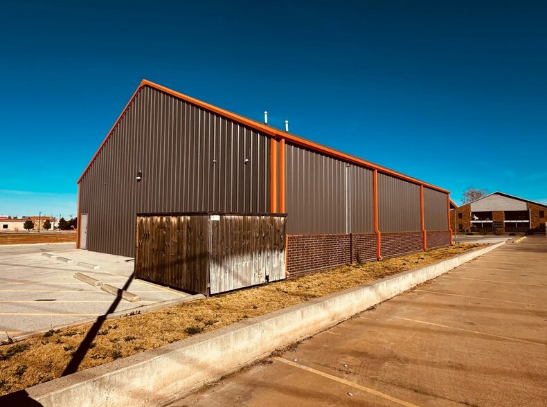 More Photos Of 3950 Catclaw Dr, Abilene General Retail For Lease