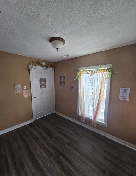 More Photos Of 1444 S A St, Elwood Freestanding For Sale