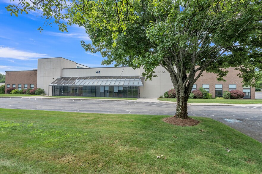 More Photos Of 45 Bartlett St, Marlborough Light Manufacturing For Lease