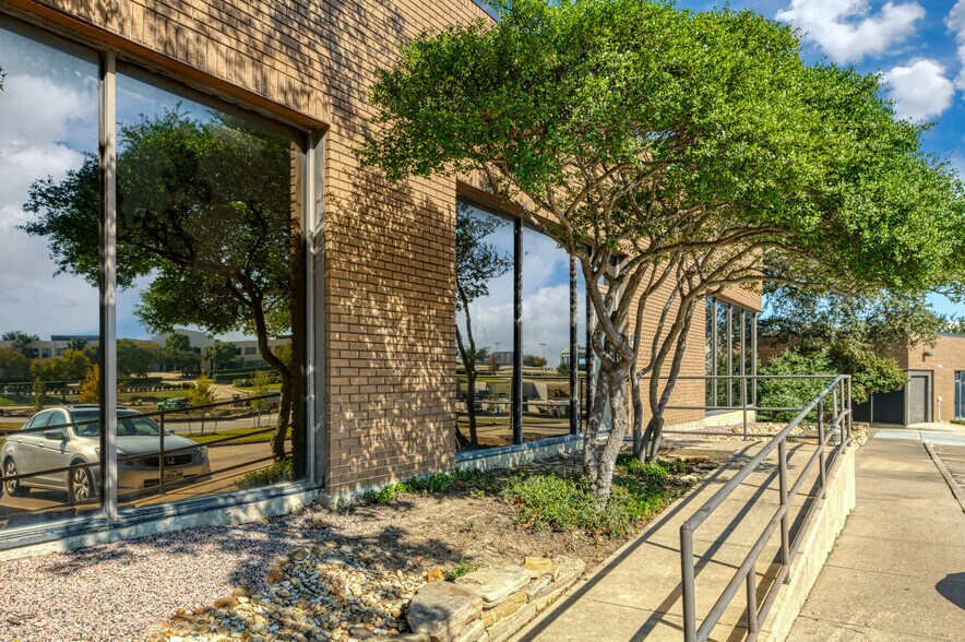 More Photos Of 1610 Corporate Ct, Irving Office For Lease