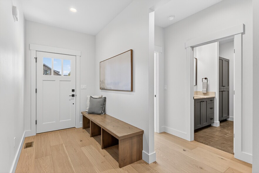 More Photos Of 101, 103, 105 Bighorn Court, Mccall Specialty For Sale