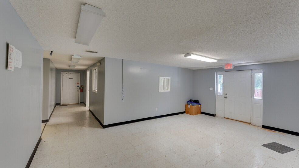 More Photos Of 510 N Walker St, Quitman Light Manufacturing For Sale