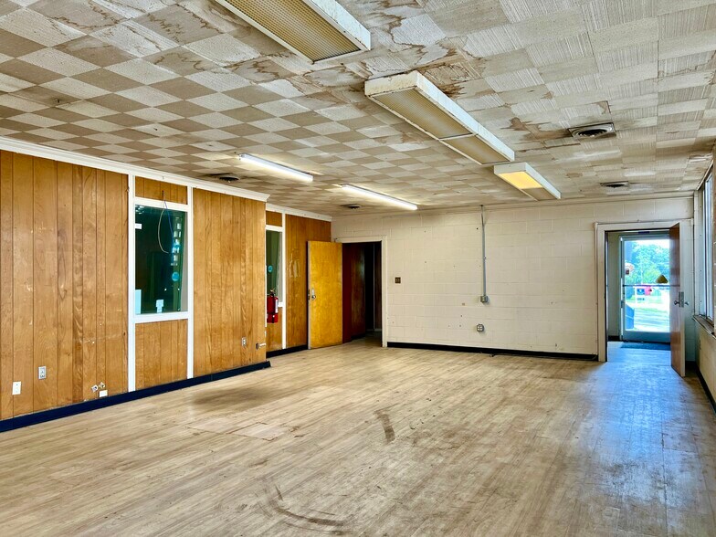 More Photos Of 103 N High St, Franklin Office Residential For Sale