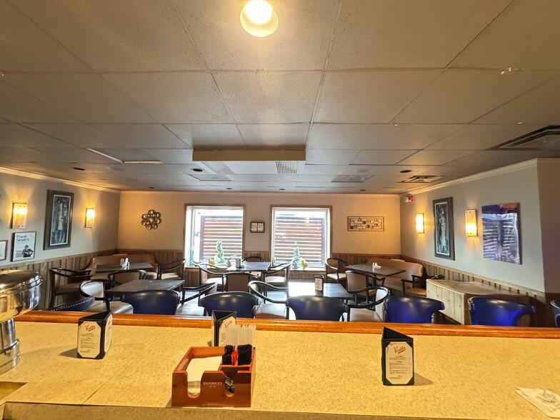 More Photos Of 572 2nd Ave, Troy Restaurant For Sale