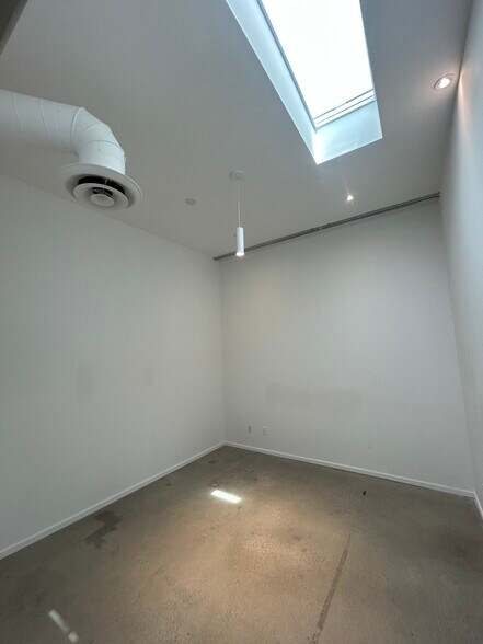 More Photos Of 4335 W Adams Blvd, Los Angeles Office For Lease